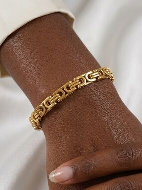 Golden Heritage Bracelet
- Bracelet